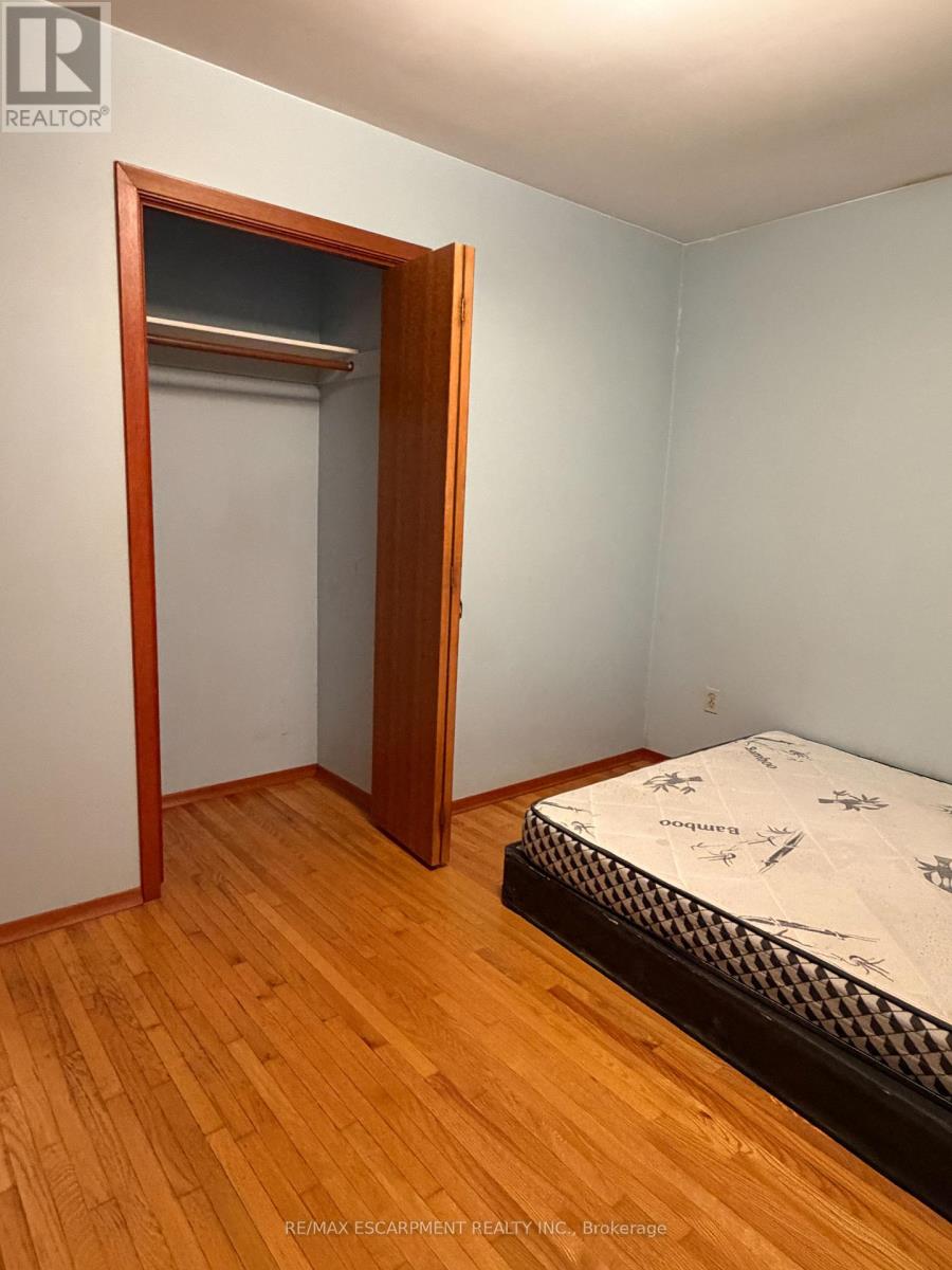 Upper - 10 Fairington Crescent, Hamilton, Ontario  L8E 3N4 - Photo 17 - X13041814