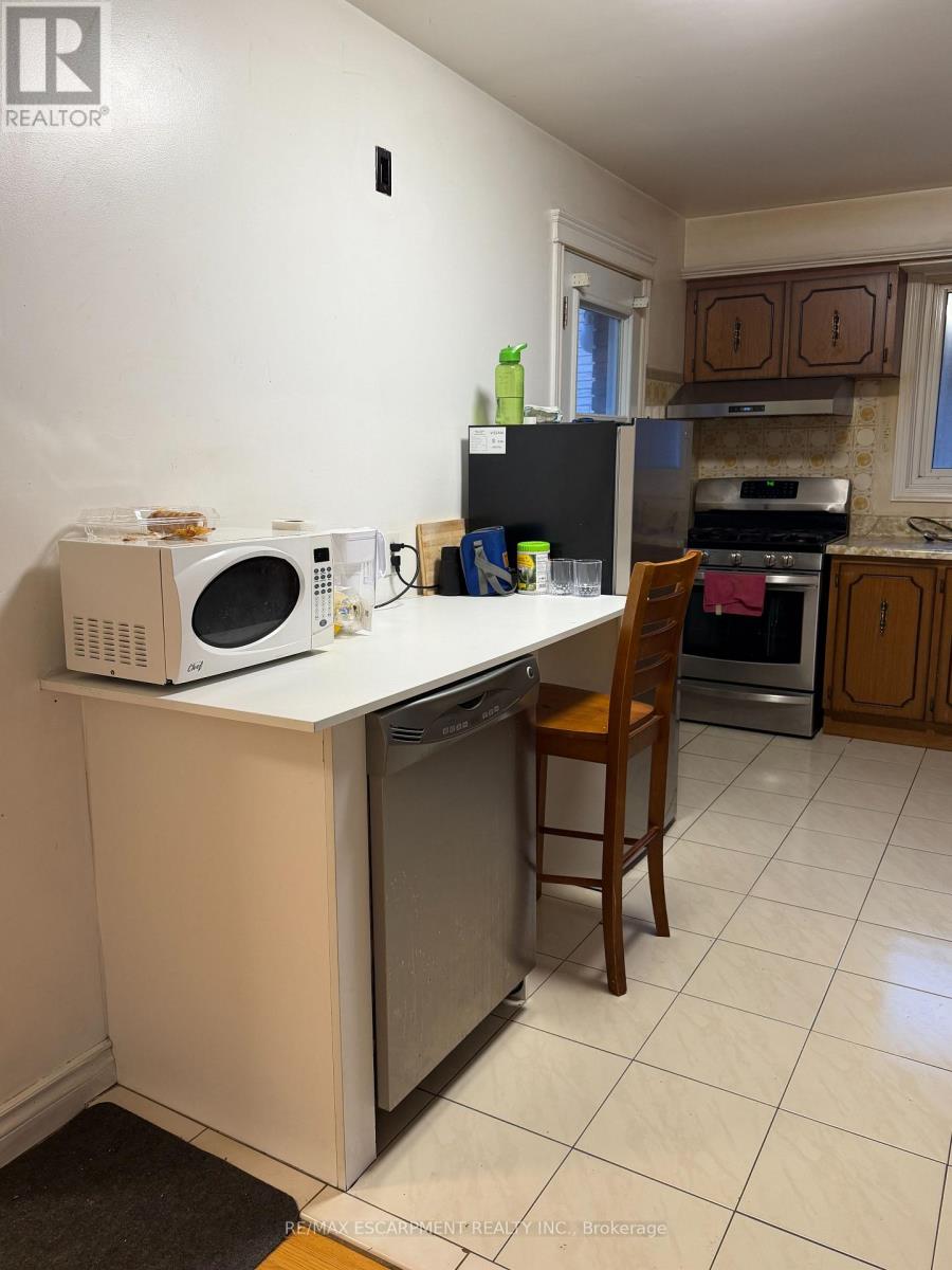 Upper - 10 Fairington Crescent, Hamilton, Ontario  L8E 3N4 - Photo 5 - X13041814