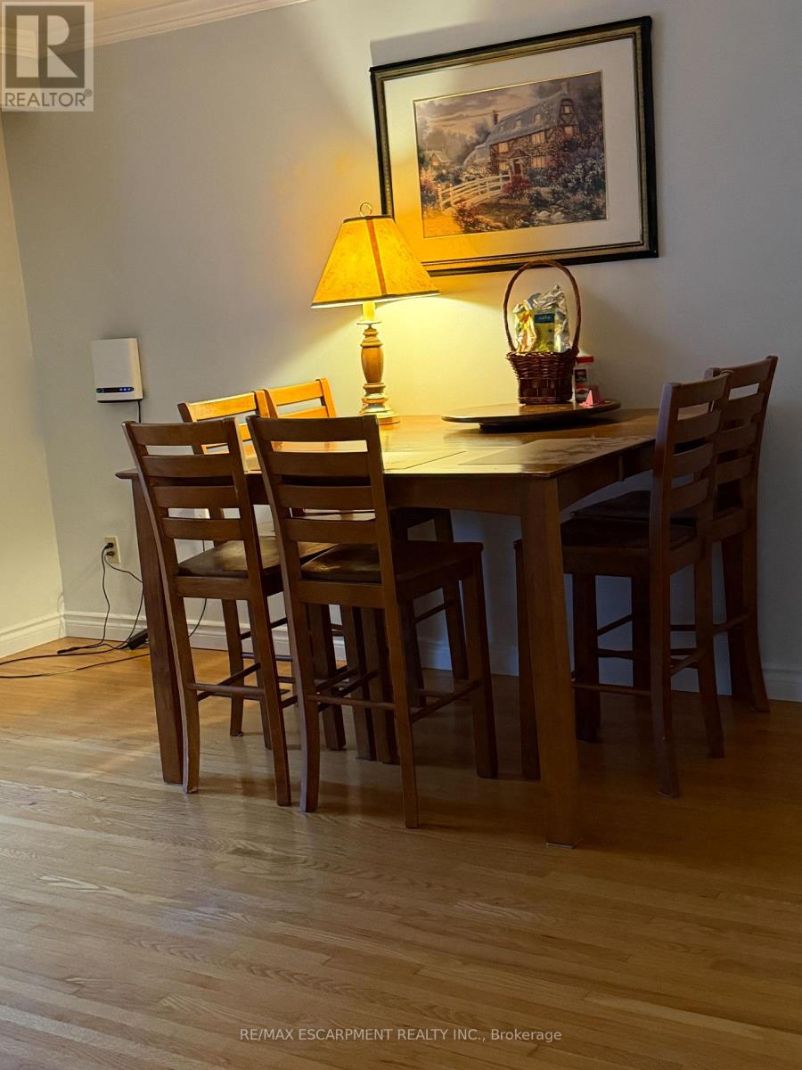 Upper - 10 Fairington Crescent, Hamilton, Ontario  L8E 3N4 - Photo 9 - X13041814