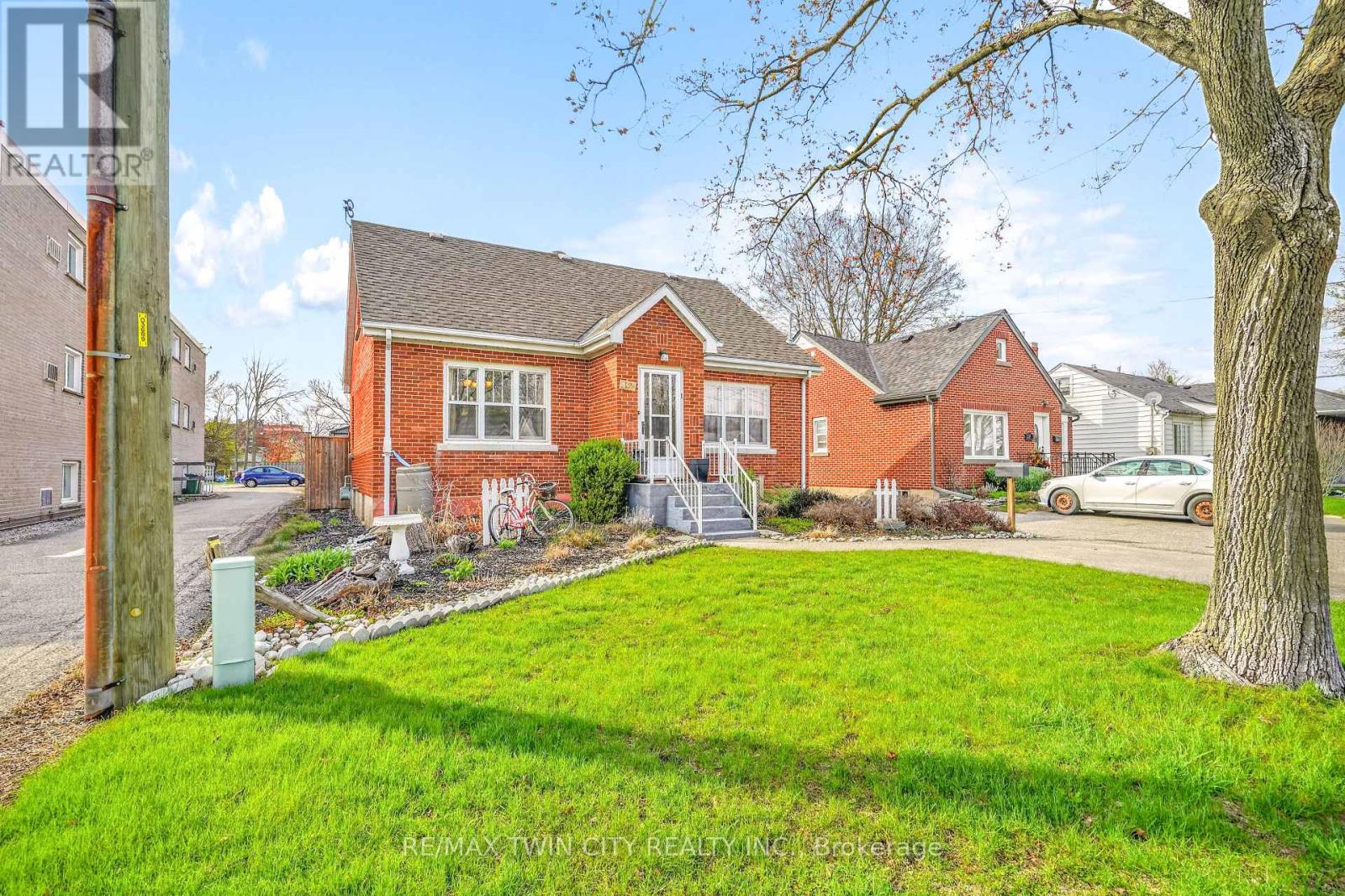 32 FULTON STREET, Brantford, Ontario