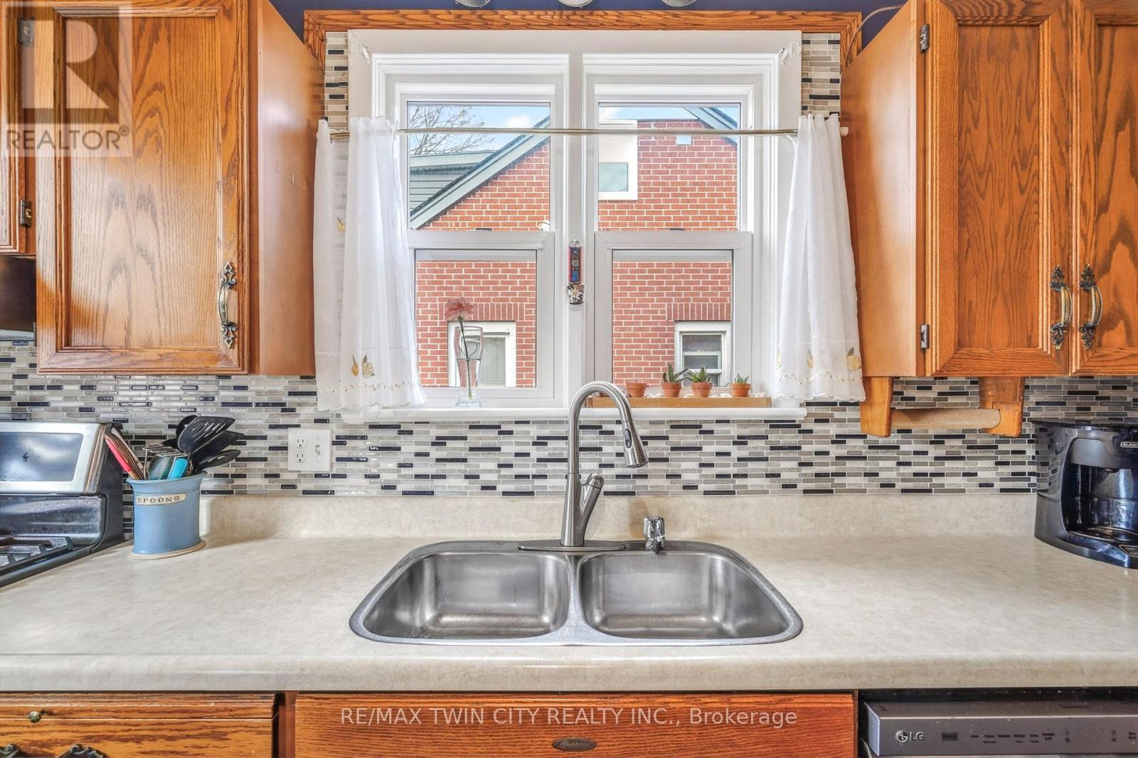 32 Fulton Street, Brantford, Ontario  N3R 4E5 - Photo 11 - X13041884