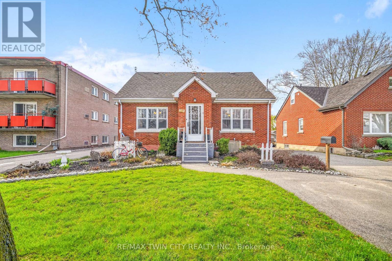 32 Fulton Street, Brantford, Ontario  N3R 4E5 - Photo 3 - X13041884