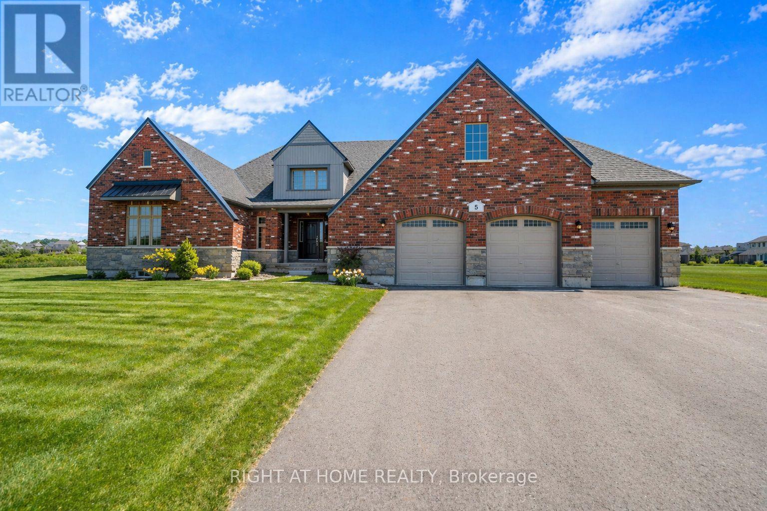 5 SKYVUE CRESCENT, Quinte West, Ontario