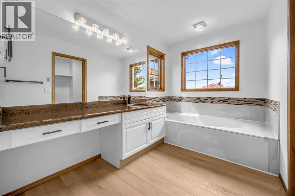 208 Coral Shores Bay Ne, Calgary, Alberta  T3J 3J6 - Photo 37 - A2304671