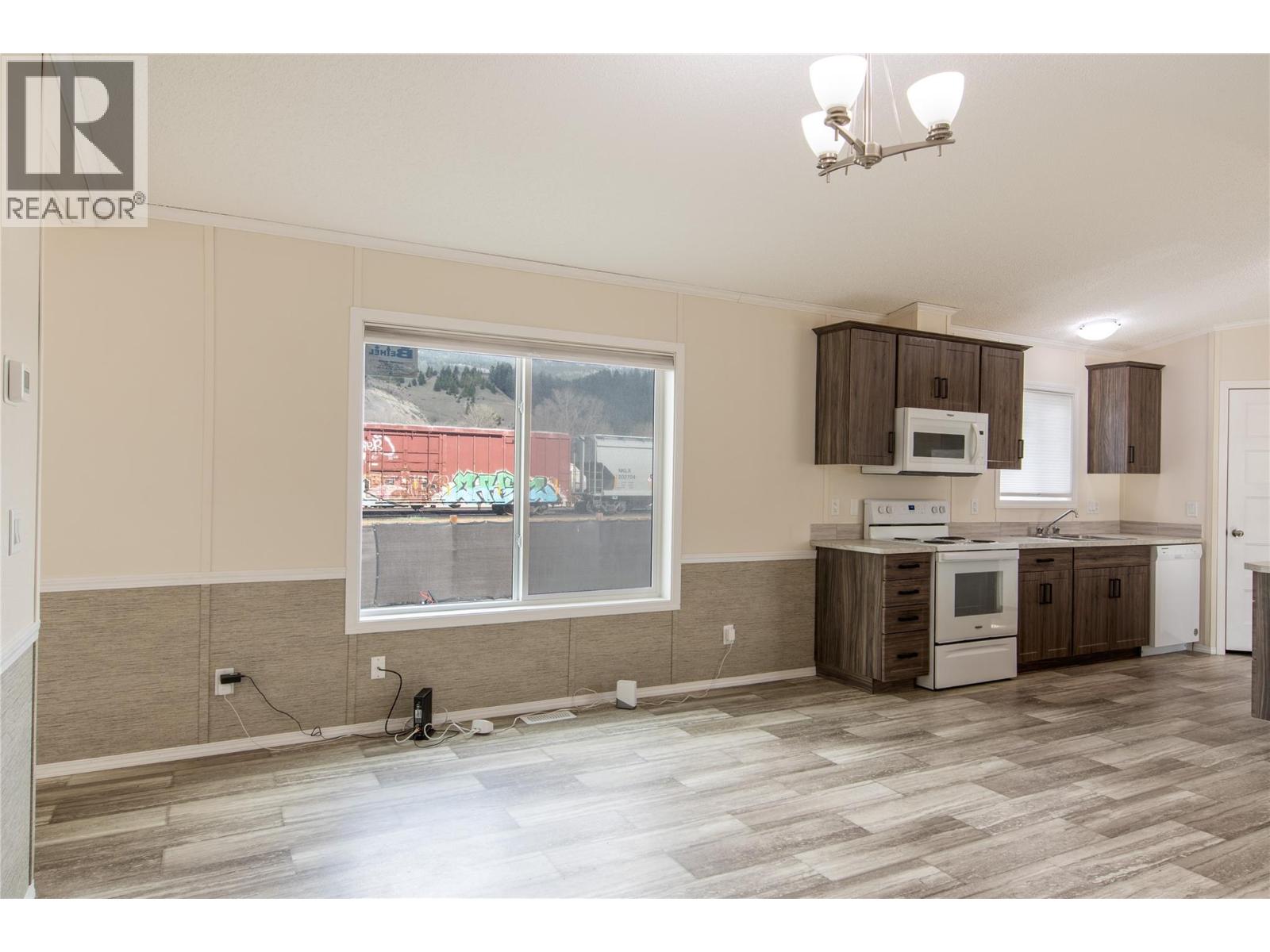 1117 10th Avenue N Unit# 1a, Golden, British Columbia  V0A 1H2 - Photo 2 - 10372629