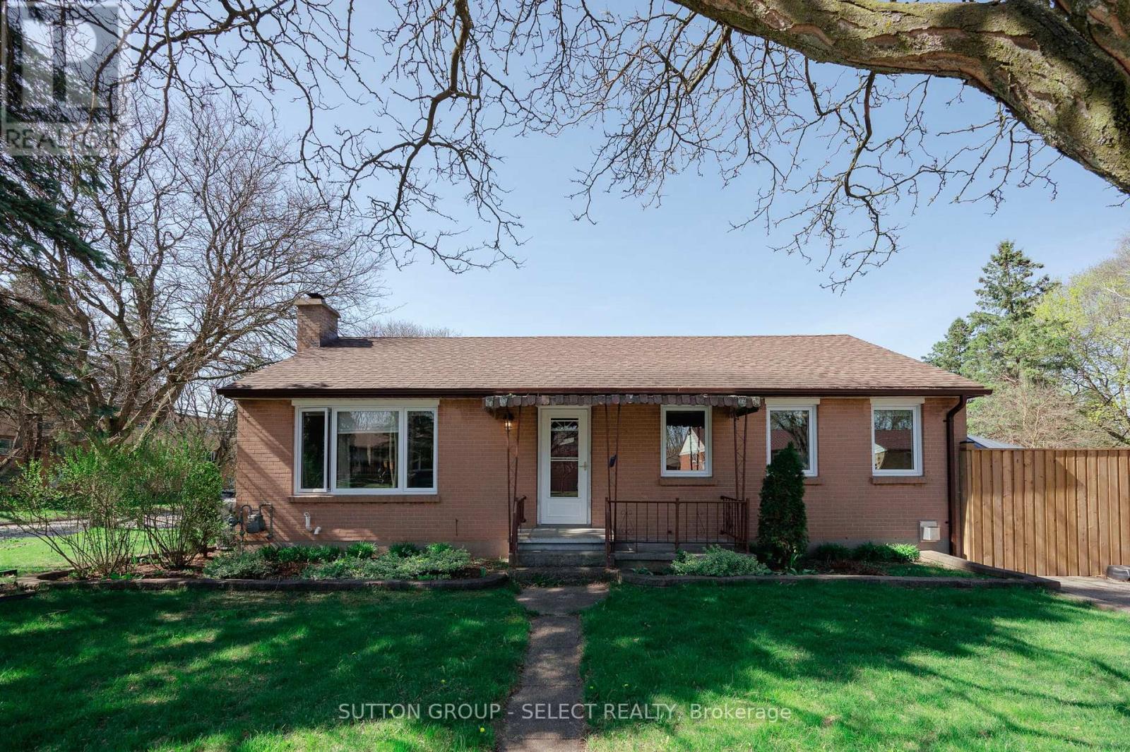 2 THORNE AVENUE, London East, Ontario
