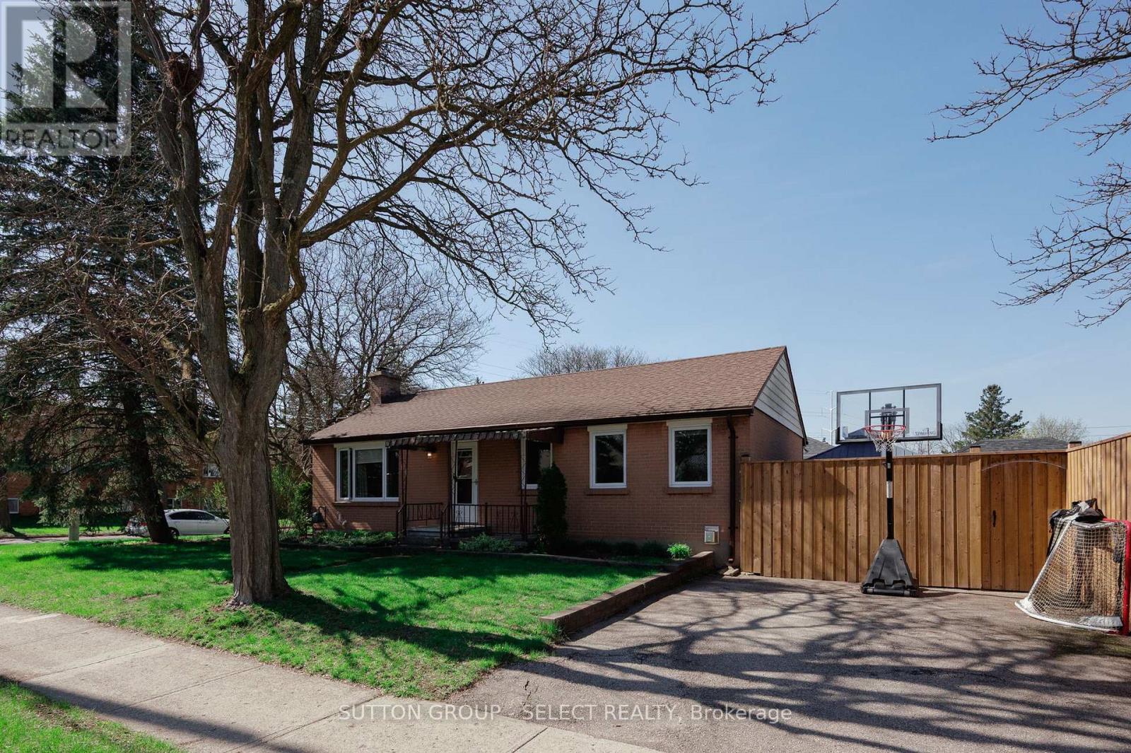 2 Thorne Avenue, London East, Ontario  N5W 4M8 - Photo 3 - X13042092