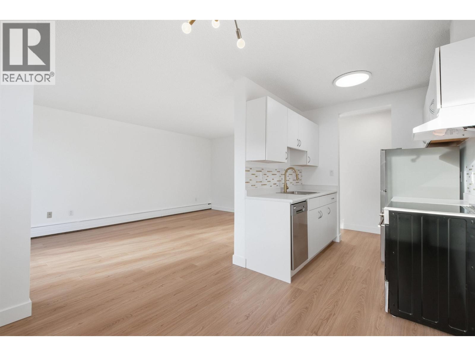 407 145 St. Georges Avenue, North Vancouver, British Columbia  V7L 3G8 - Photo 9 - R3115494