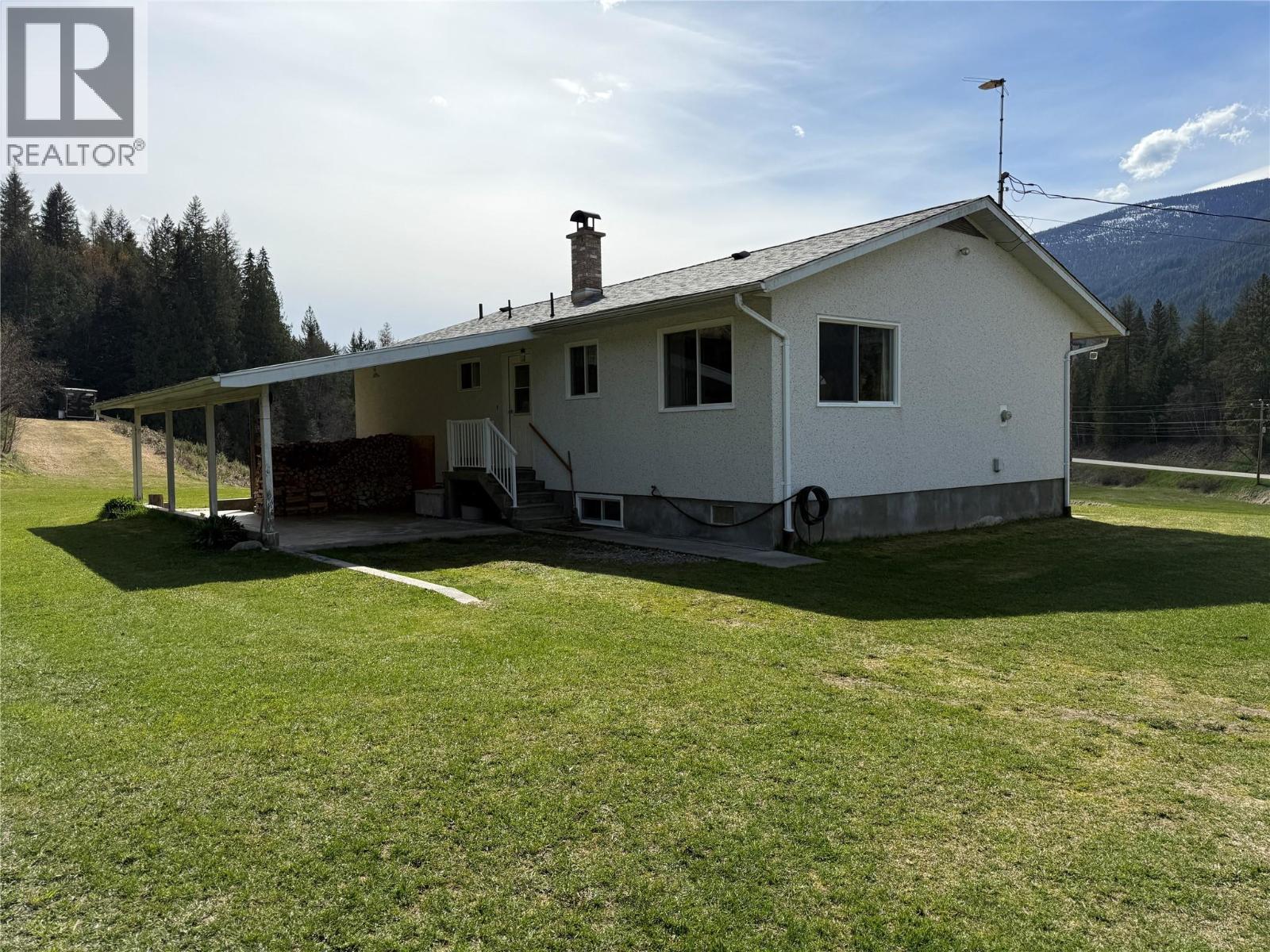 6915 Kimoff Road, Appledale, British Columbia  V0G 2J0 - Photo 2 - 10384489