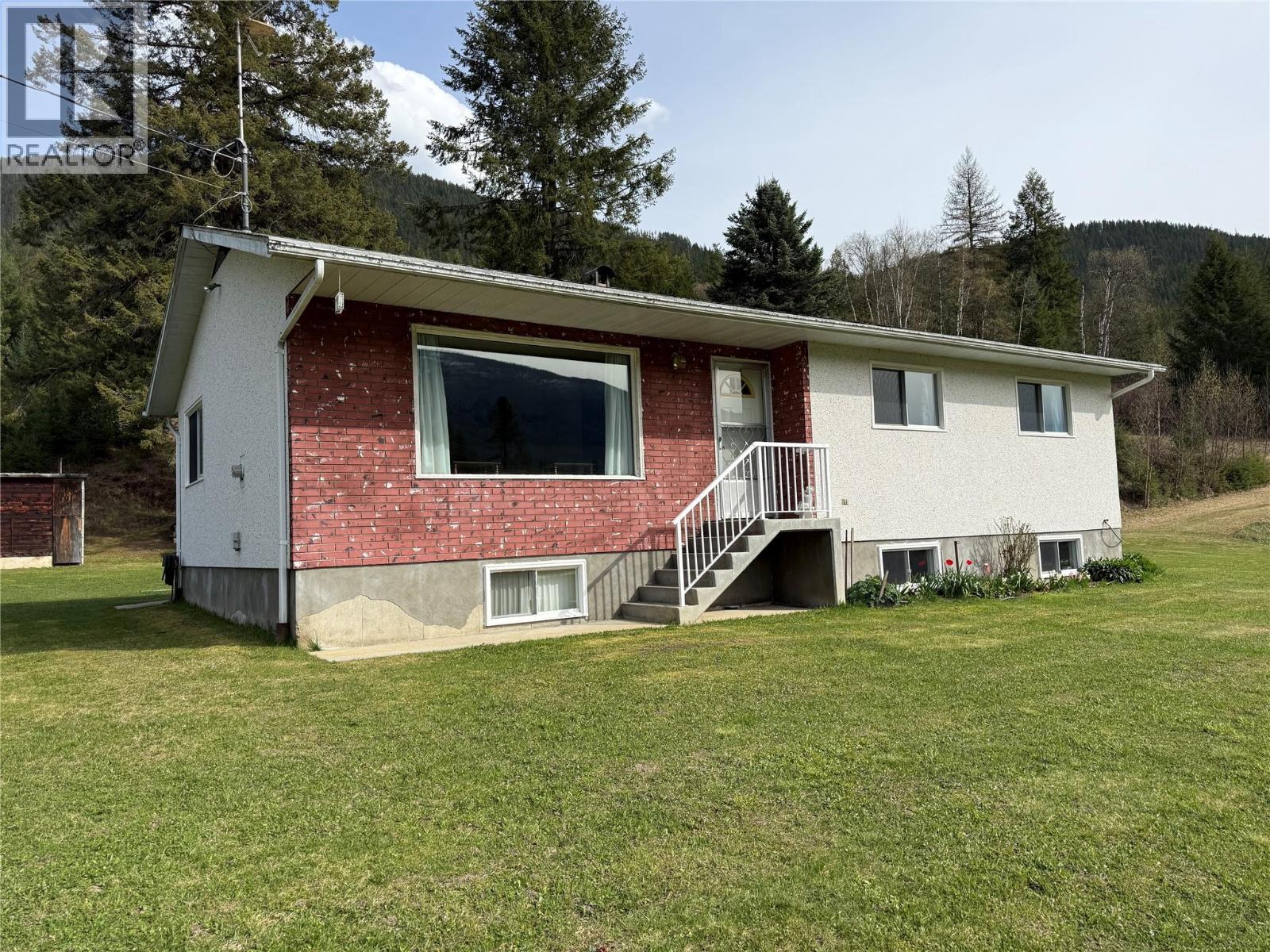 6915 Kimoff Road, Appledale, British Columbia
