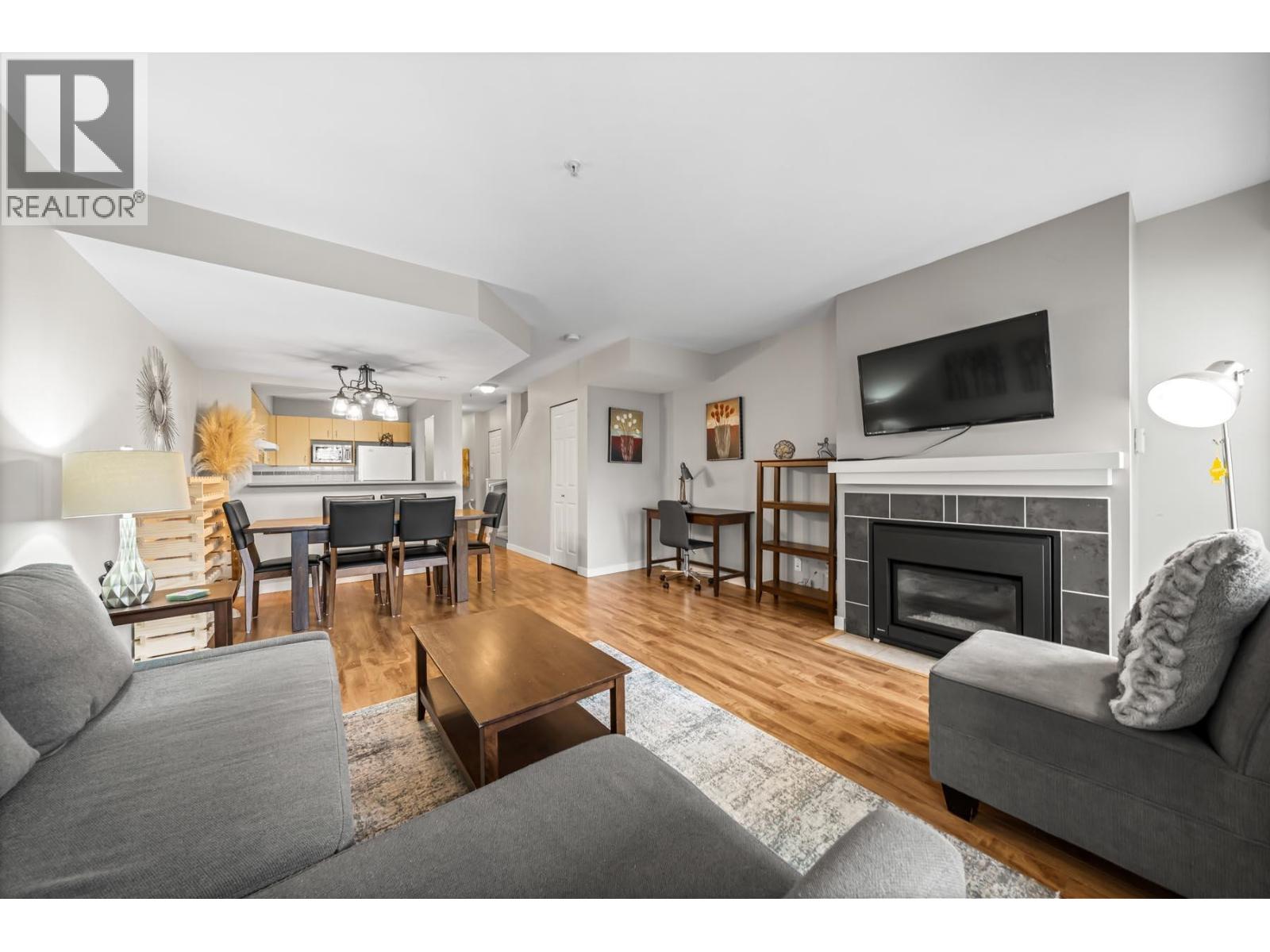 49 123 Seventh Street, New Westminster, British Columbia  V3M 6Y2 - Photo 1 - R3107894