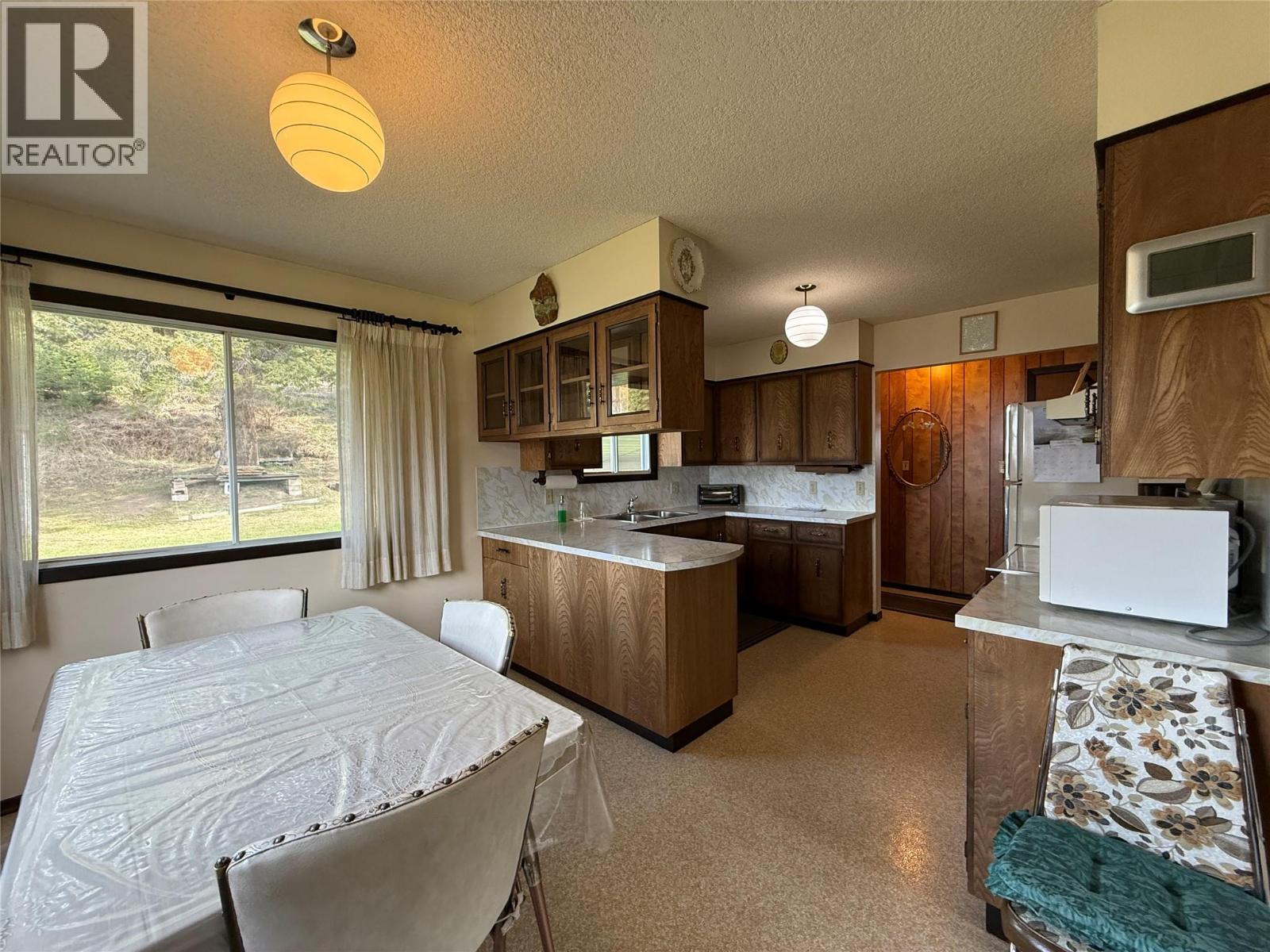 6915 Kimoff Road, Appledale, British Columbia  V0G 2J0 - Photo 17 - 10384489