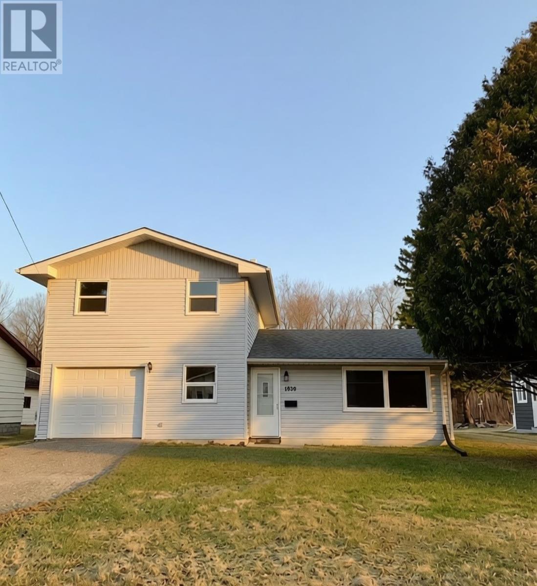 1039 Williams Ave, Fort Frances, Ontario  P9A 3P4 - Photo 1 - TB2600802