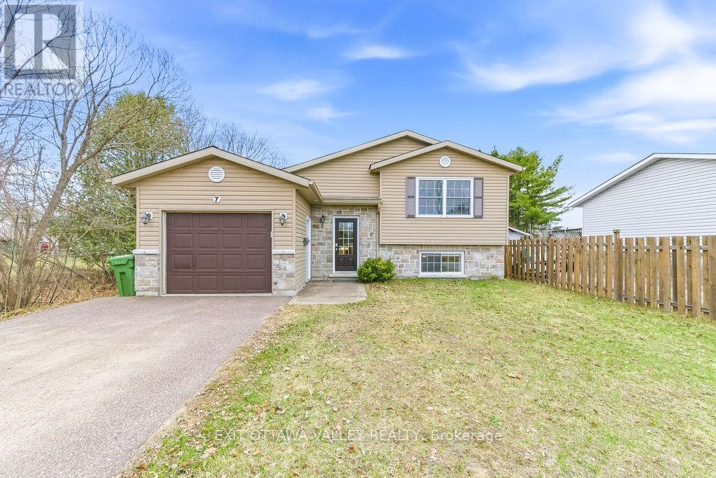 7 Florence Street, Petawawa, Ontario  K8H 1T7 - Photo 1 - X13042068