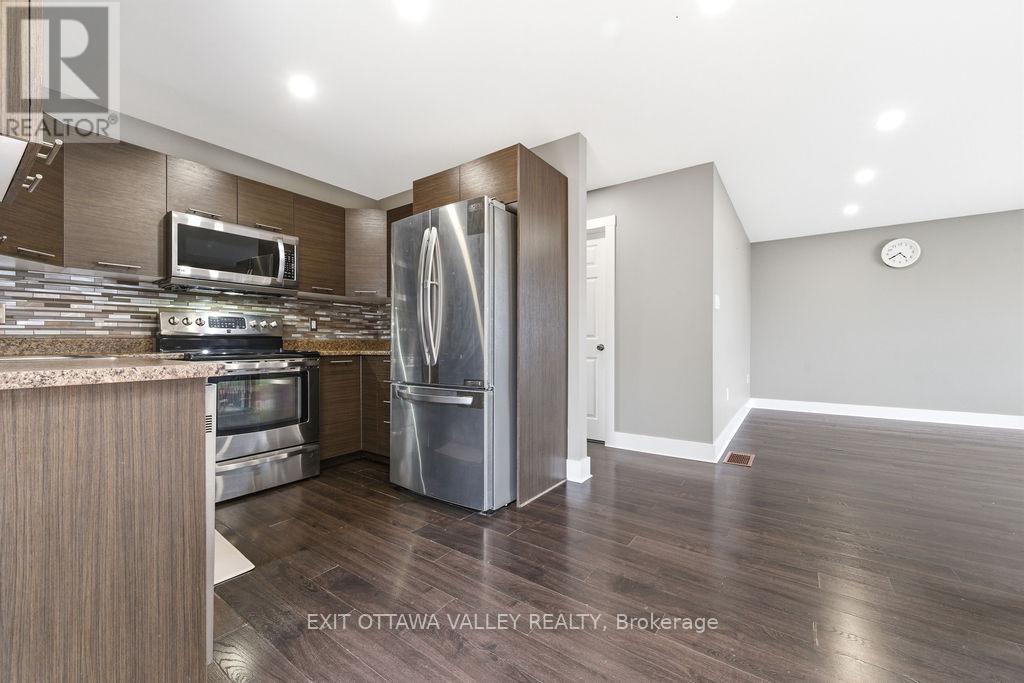 7 Florence Street, Petawawa, Ontario  K8H 1T7 - Photo 11 - X13042068