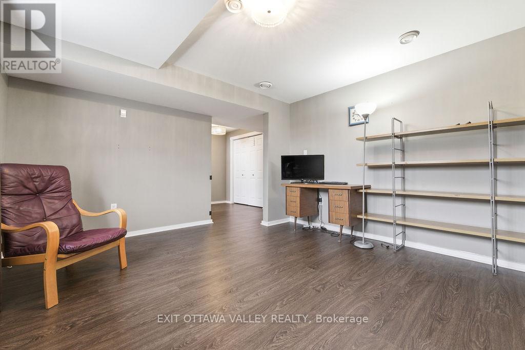 7 Florence Street, Petawawa, Ontario  K8H 1T7 - Photo 21 - X13042068