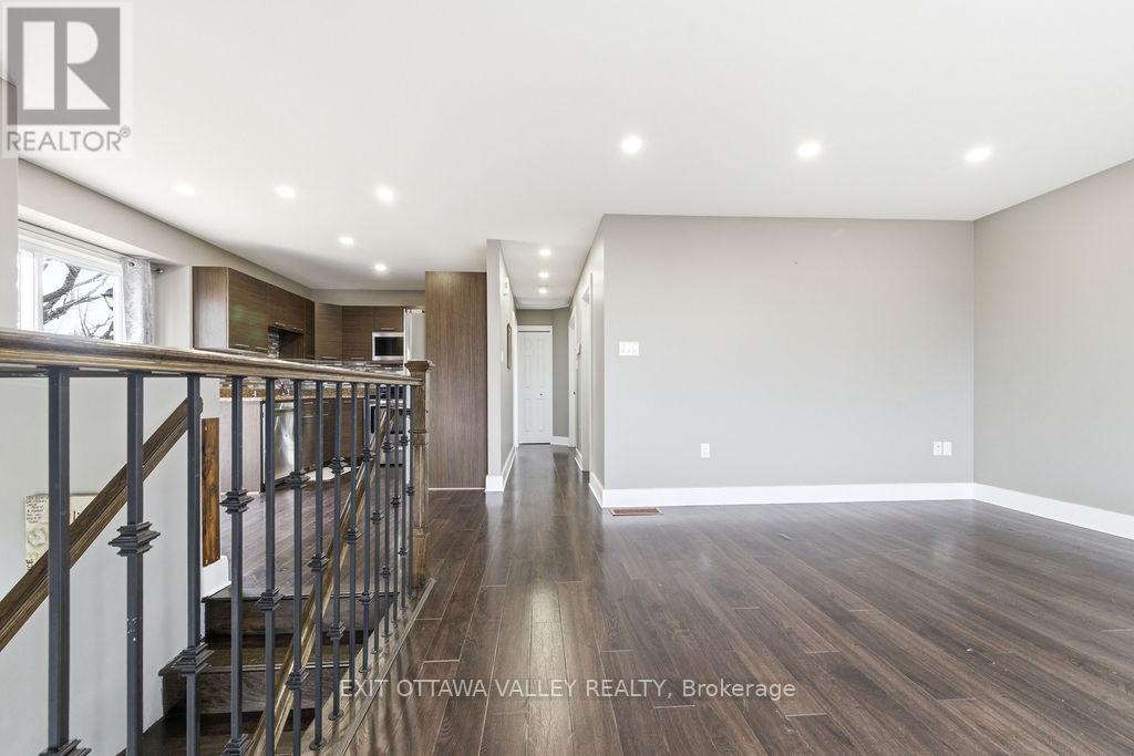 7 Florence Street, Petawawa, Ontario  K8H 1T7 - Photo 5 - X13042068