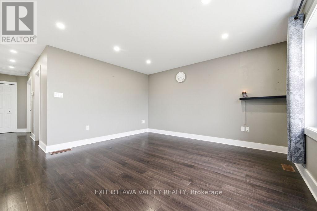 7 Florence Street, Petawawa, Ontario  K8H 1T7 - Photo 6 - X13042068