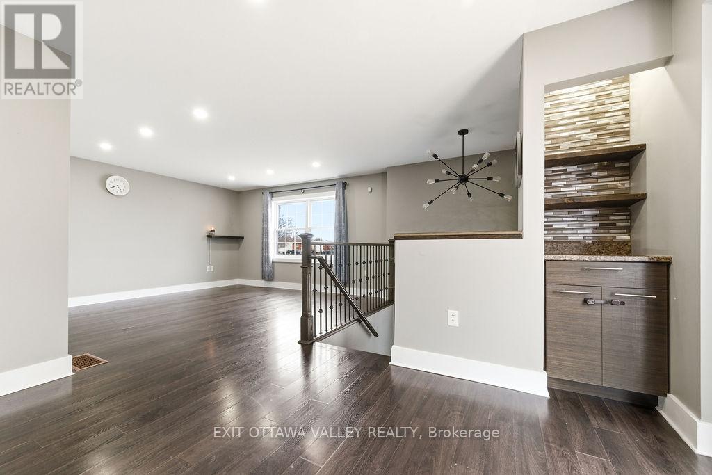 7 Florence Street, Petawawa, Ontario  K8H 1T7 - Photo 7 - X13042068