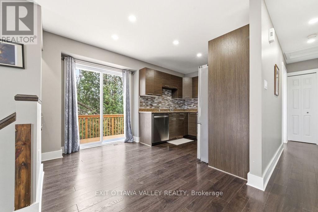 7 Florence Street, Petawawa, Ontario  K8H 1T7 - Photo 9 - X13042068