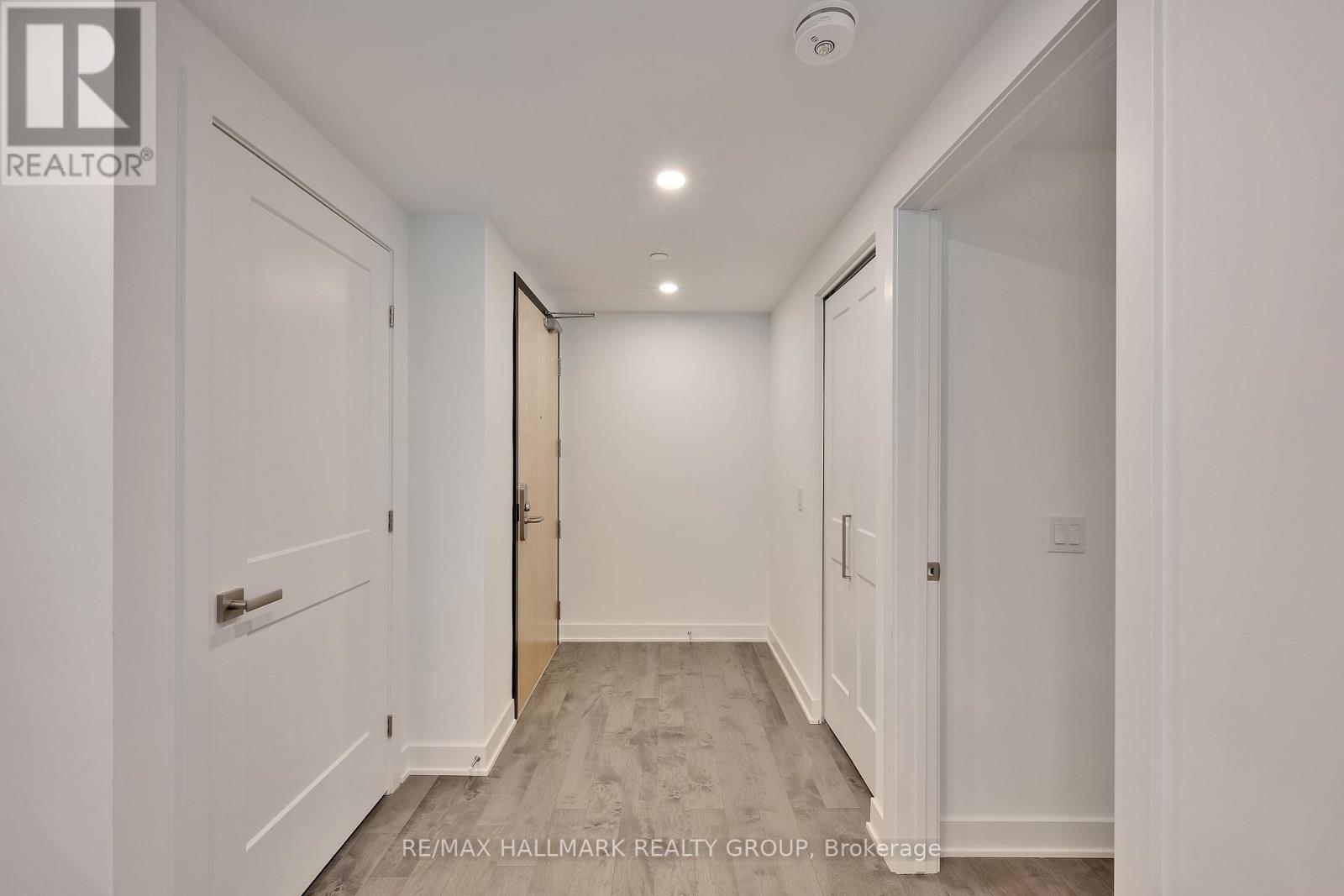 801 - 340 Queen Street, Ottawa, Ontario  K1R 0G1 - Photo 2 - X13042110