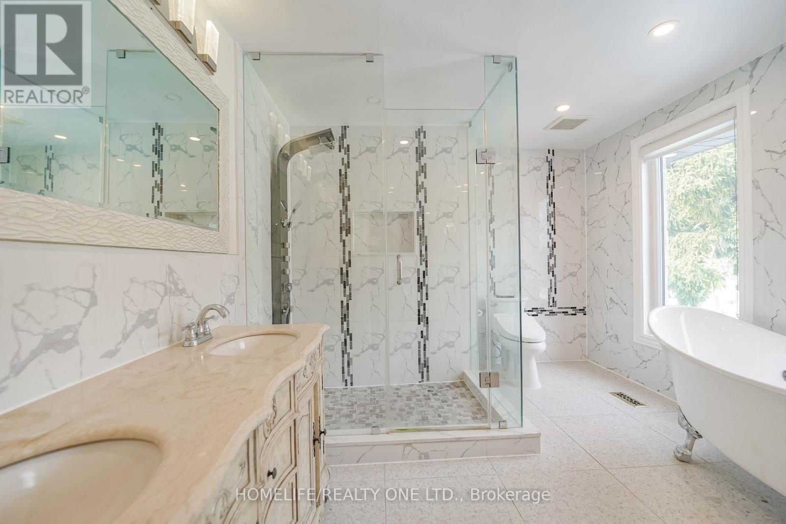 31 Bearwood Drive, Toronto, Ontario  M9A 4G5 - Photo 17 - W12975692