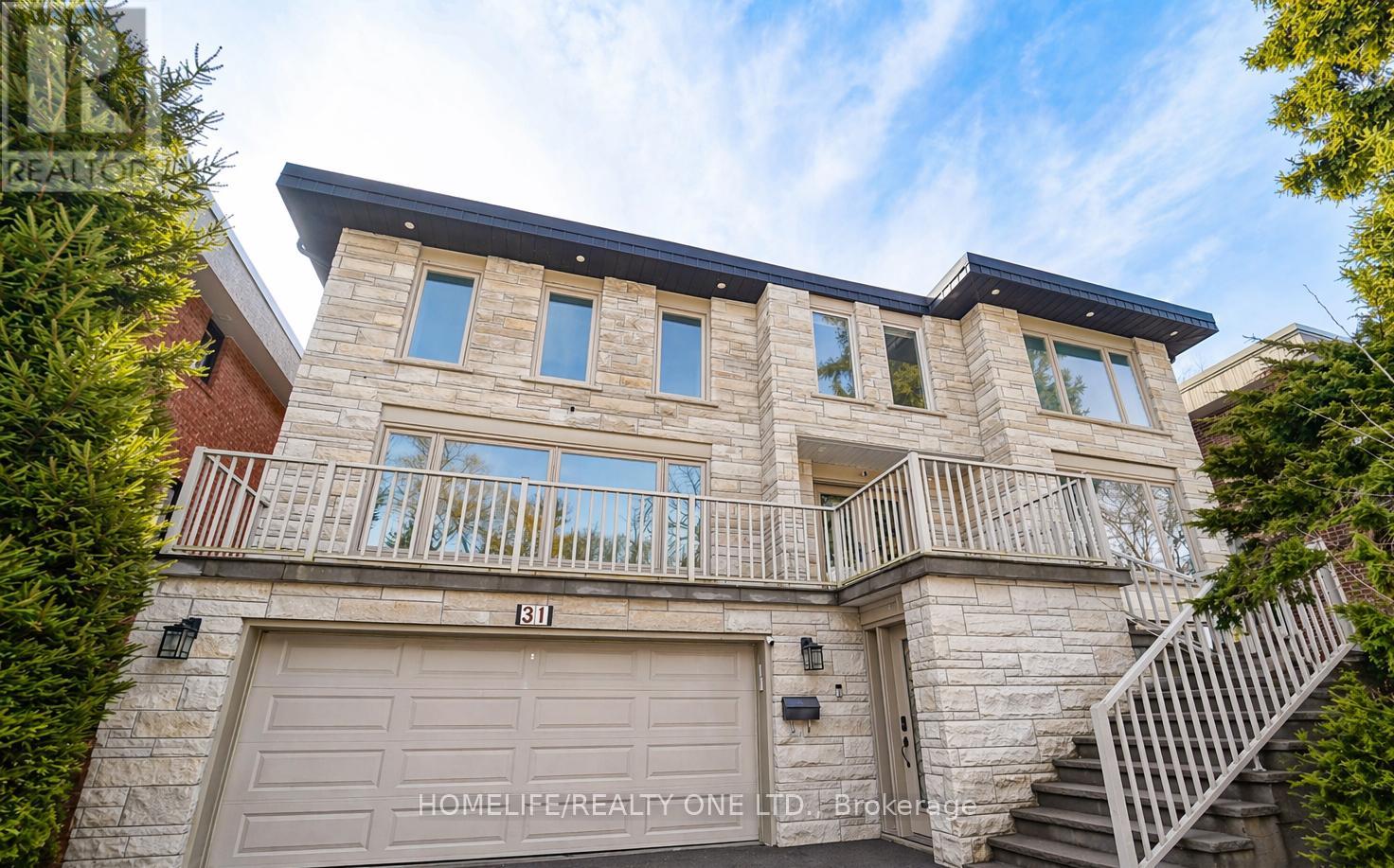 31 Bearwood Drive, Toronto, Ontario  M9A 4G5 - Photo 2 - W12975692