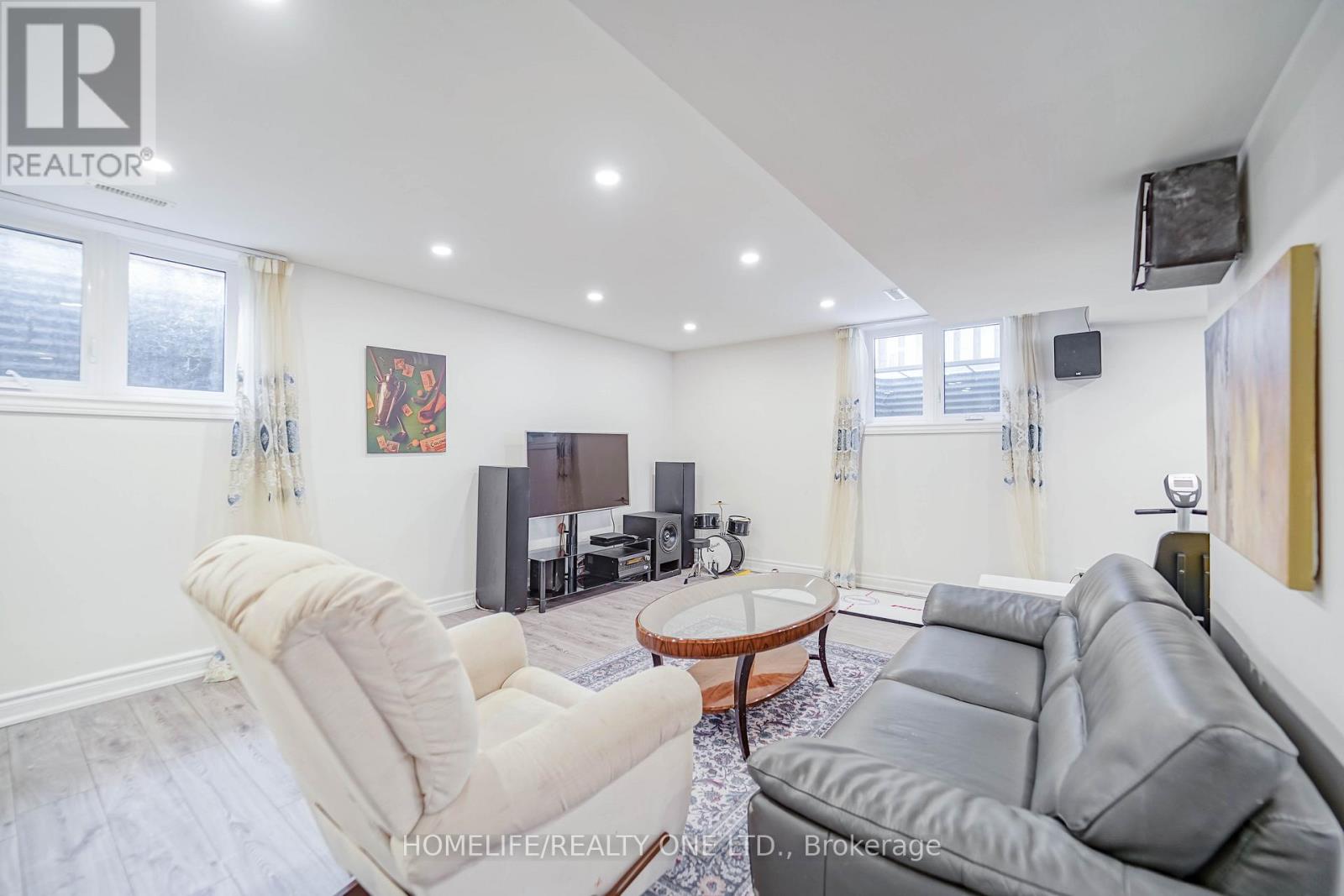 31 Bearwood Drive, Toronto, Ontario  M9A 4G5 - Photo 27 - W12975692