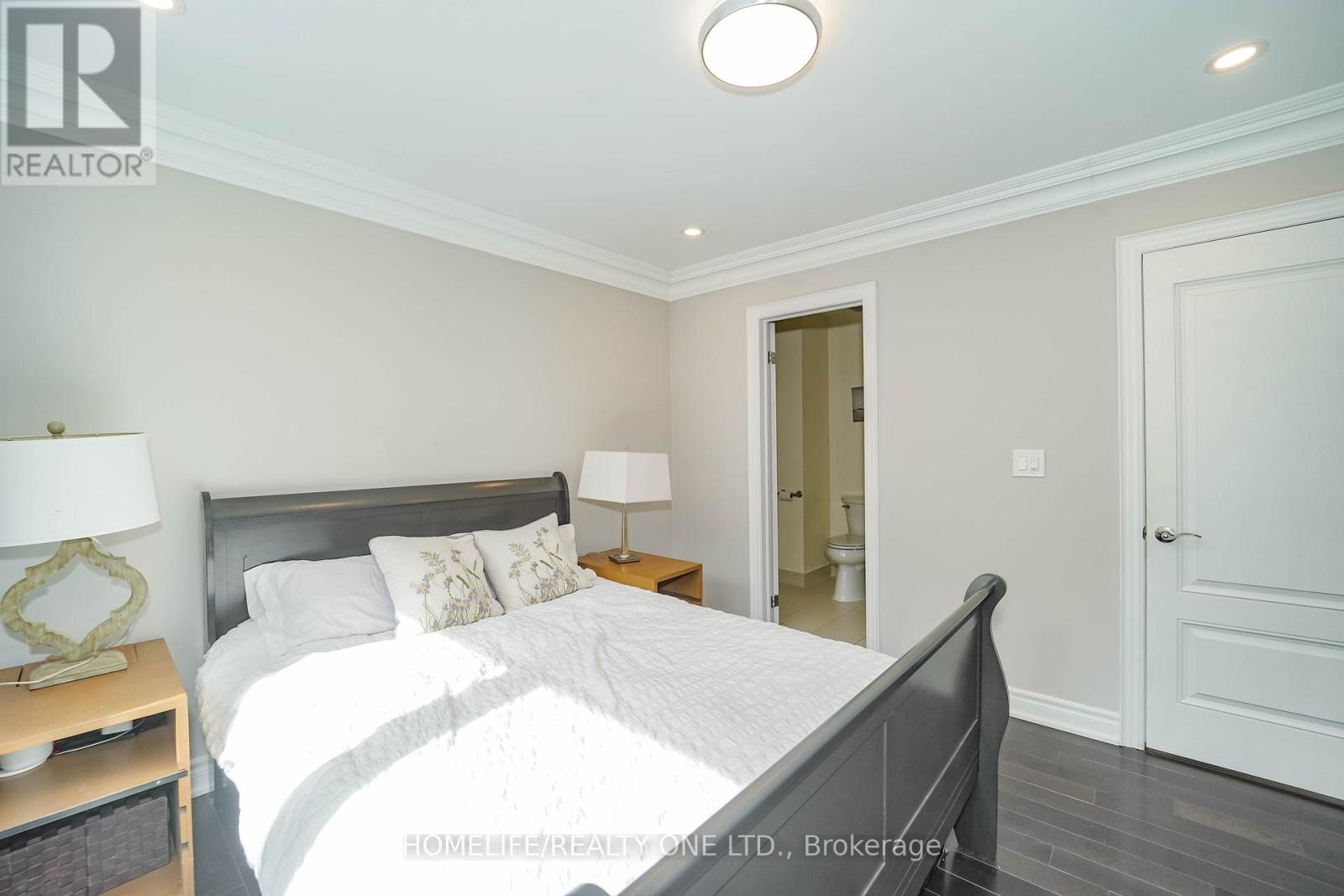 31 Bearwood Drive, Toronto, Ontario  M9A 4G5 - Photo 24 - W12975692