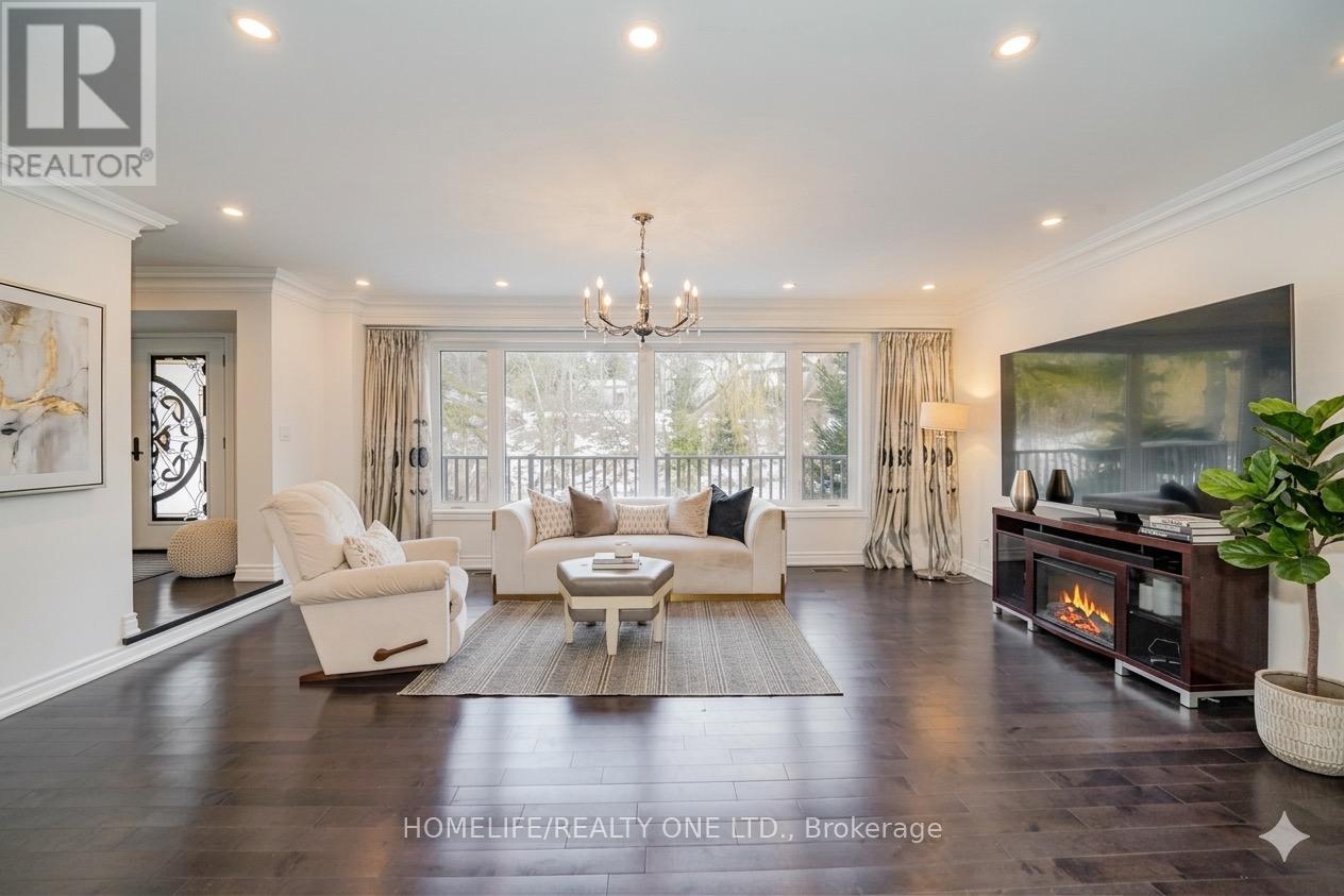 31 Bearwood Drive, Toronto, Ontario  M9A 4G5 - Photo 6 - W12975692