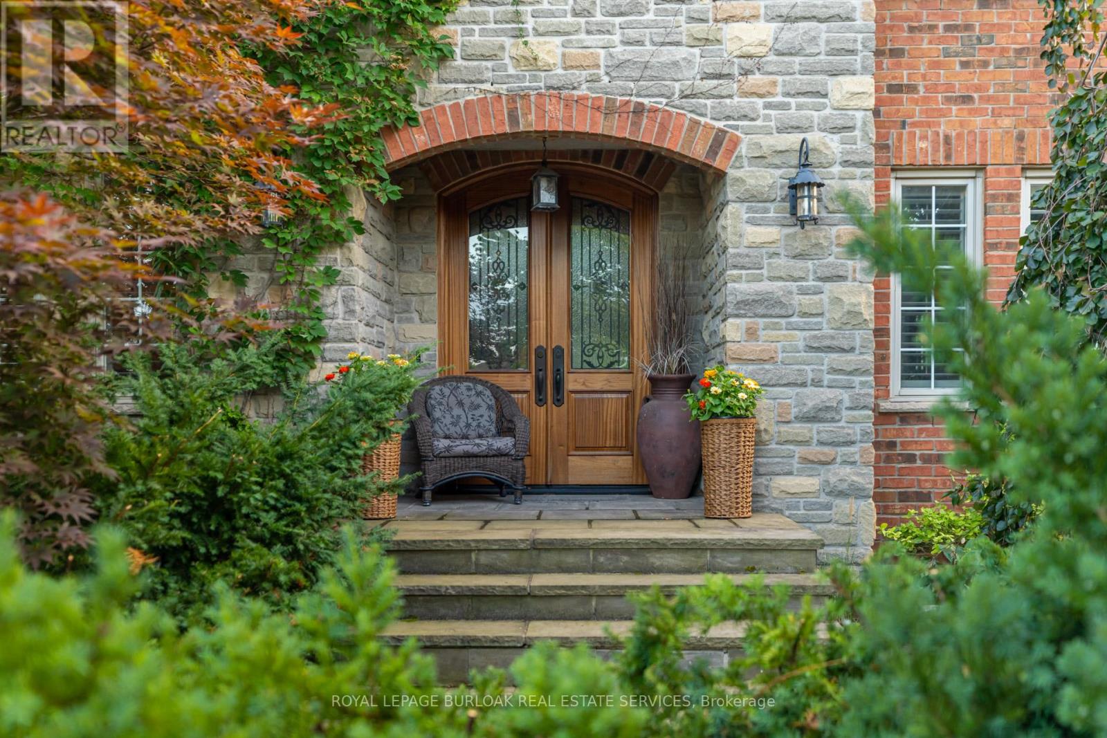 4278 Clubview Drive, Burlington, Ontario  L7M 4X1 - Photo 3 - W13011454