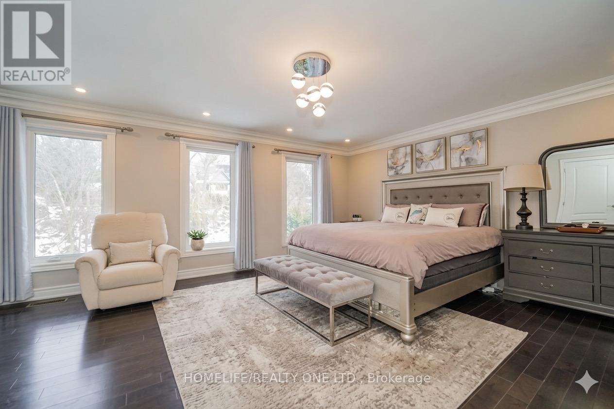 31 Bearwood Drive, Toronto, Ontario  M9A 4G5 - Photo 16 - W12975692