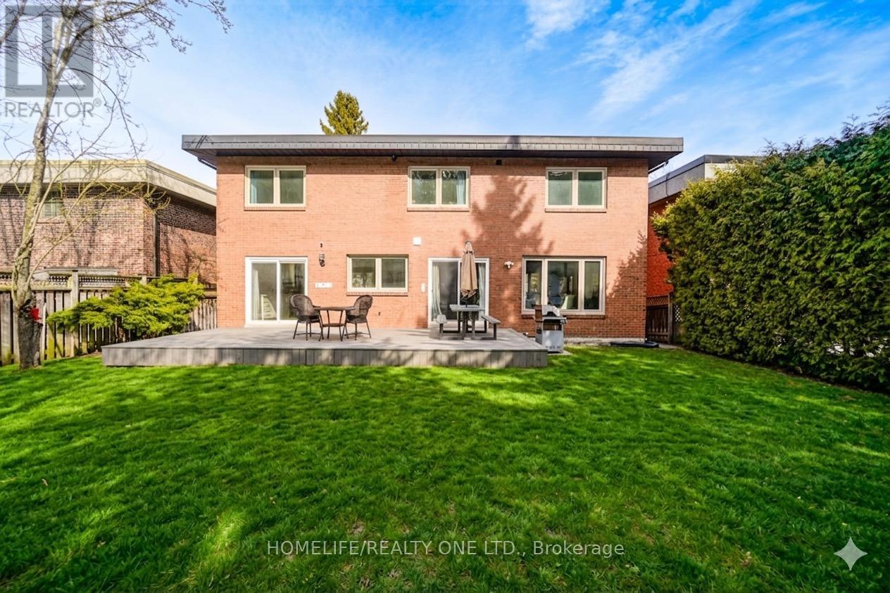 31 Bearwood Drive, Toronto, Ontario  M9A 4G5 - Photo 34 - W12975692