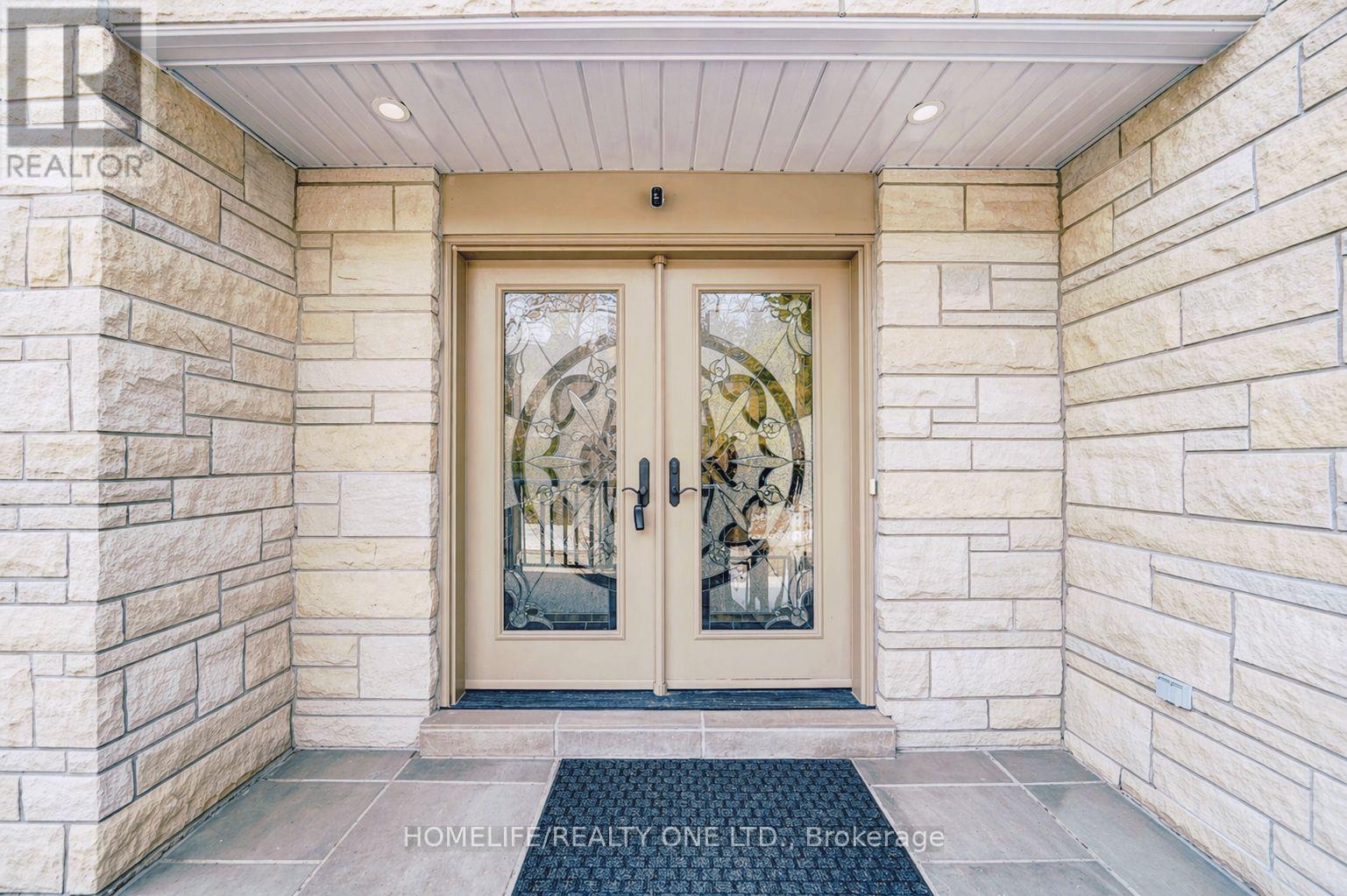 31 Bearwood Drive, Toronto, Ontario  M9A 4G5 - Photo 4 - W12975692