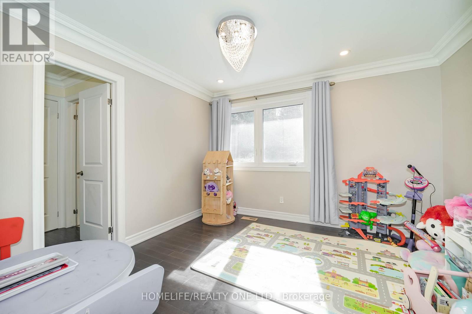 31 Bearwood Drive, Toronto, Ontario  M9A 4G5 - Photo 23 - W12975692