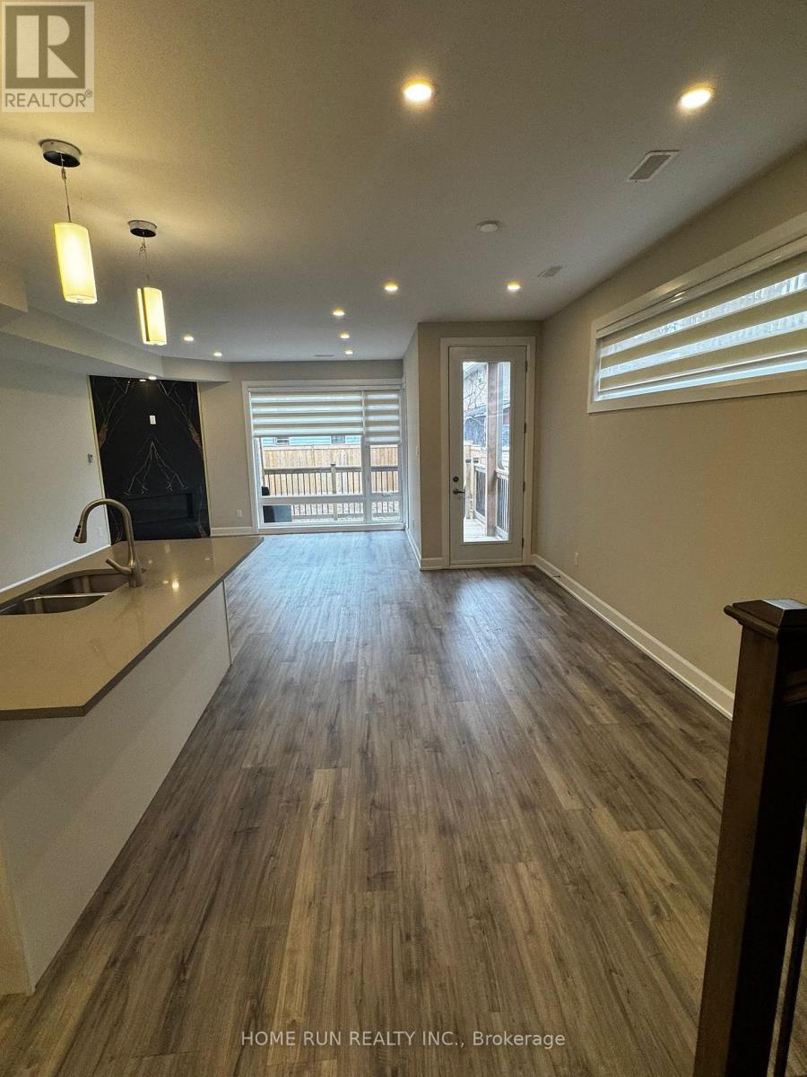 902 - A Pinecrest Road, Ottawa, Ontario  K2B 6B3 - Photo 10 - X12958664