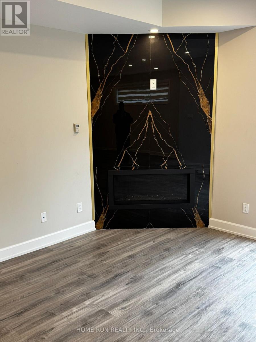 902 - A Pinecrest Road, Ottawa, Ontario  K2B 6B3 - Photo 11 - X12958664