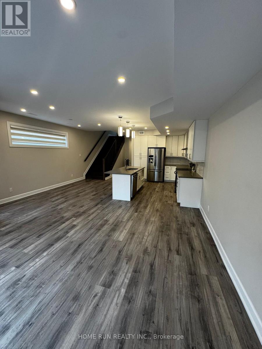 902 - A Pinecrest Road, Ottawa, Ontario  K2B 6B3 - Photo 15 - X12958664