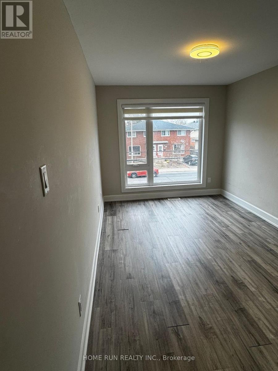 902 - A Pinecrest Road, Ottawa, Ontario  K2B 6B3 - Photo 31 - X12958664