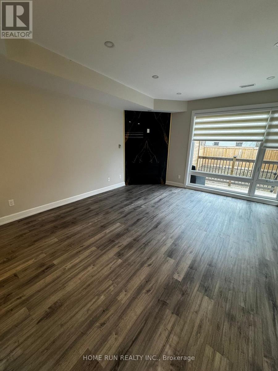 902 - A Pinecrest Road, Ottawa, Ontario  K2B 6B3 - Photo 9 - X12958664