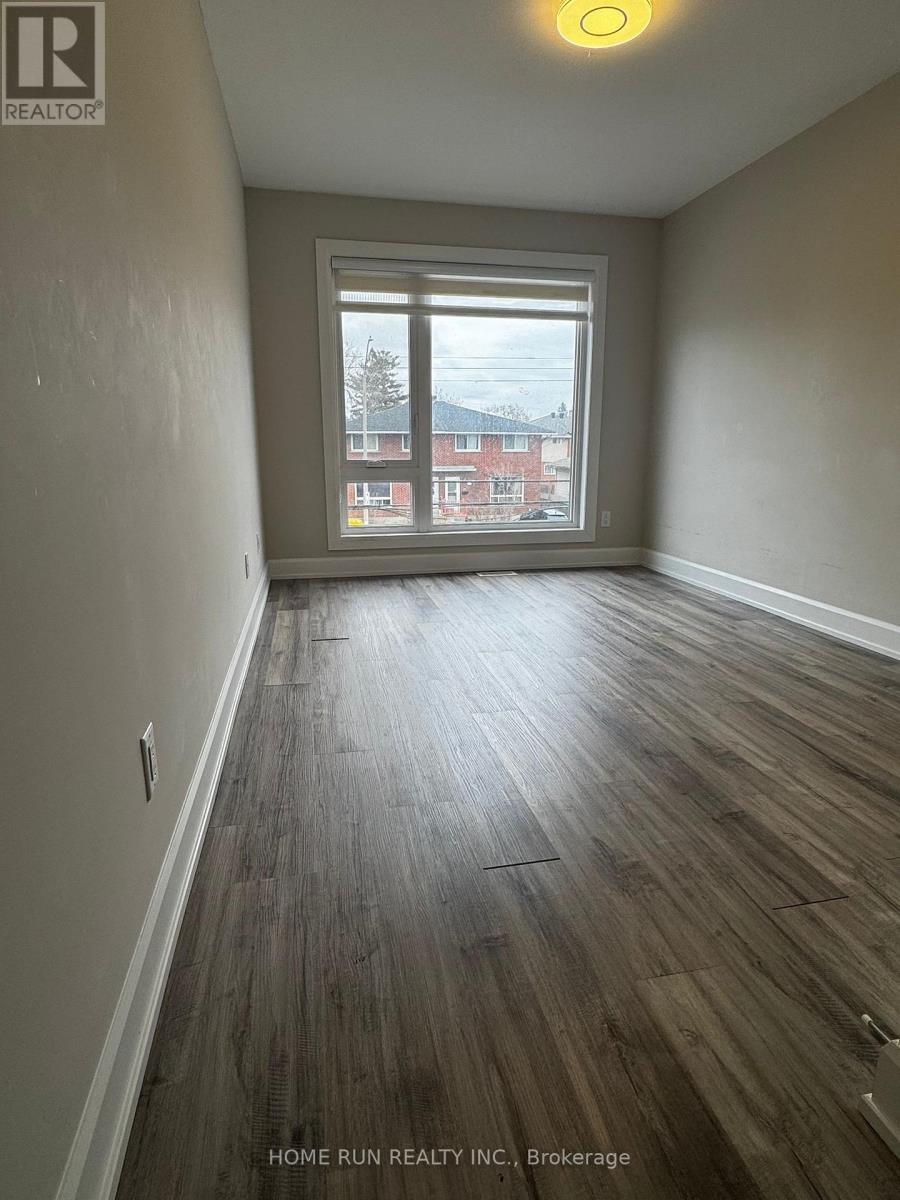 902 - A Pinecrest Road, Ottawa, Ontario  K2B 6B3 - Photo 32 - X12958664