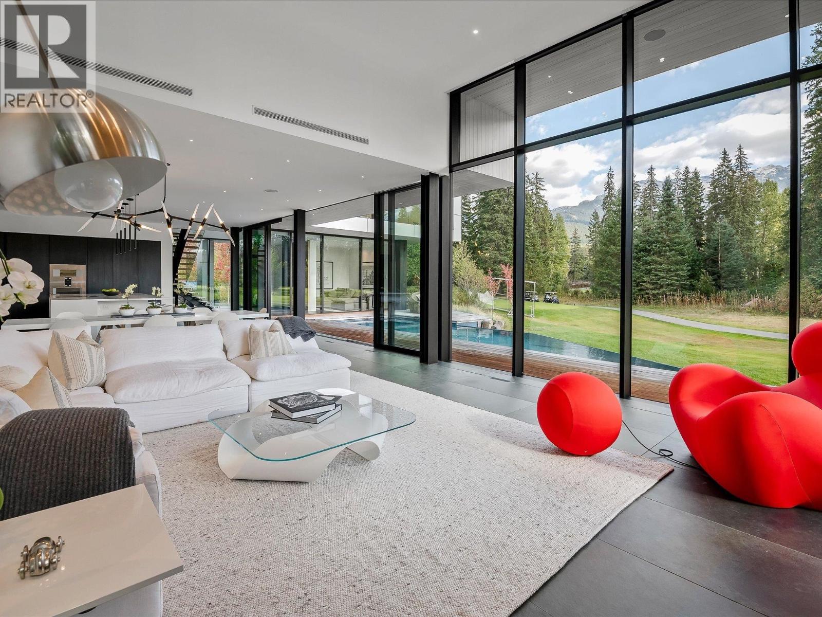 8080 Cypress Place, Whistler, British Columbia  V8E 1J9 - Photo 4 - R3077313