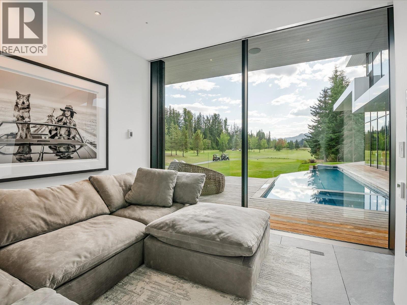 8080 Cypress Place, Whistler, British Columbia  V8E 1J9 - Photo 15 - R3077313