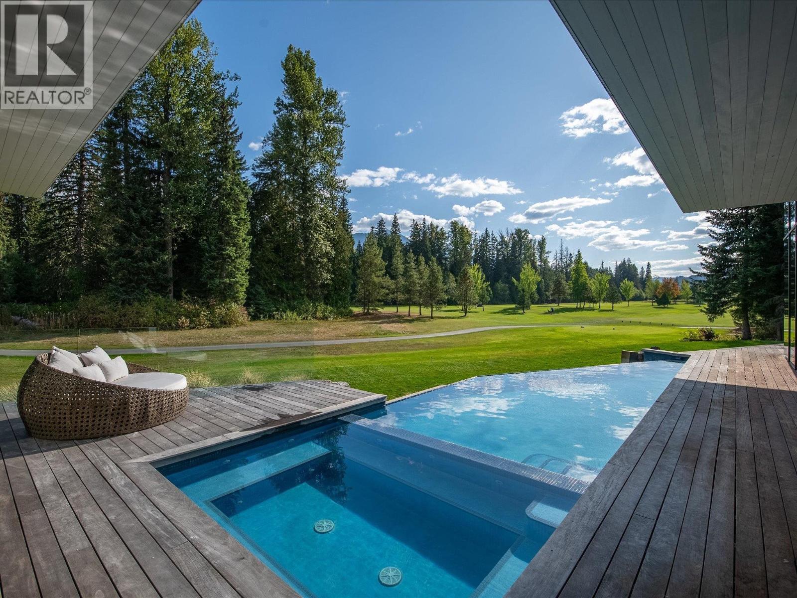 8080 Cypress Place, Whistler, British Columbia  V8E 1J9 - Photo 14 - R3077313