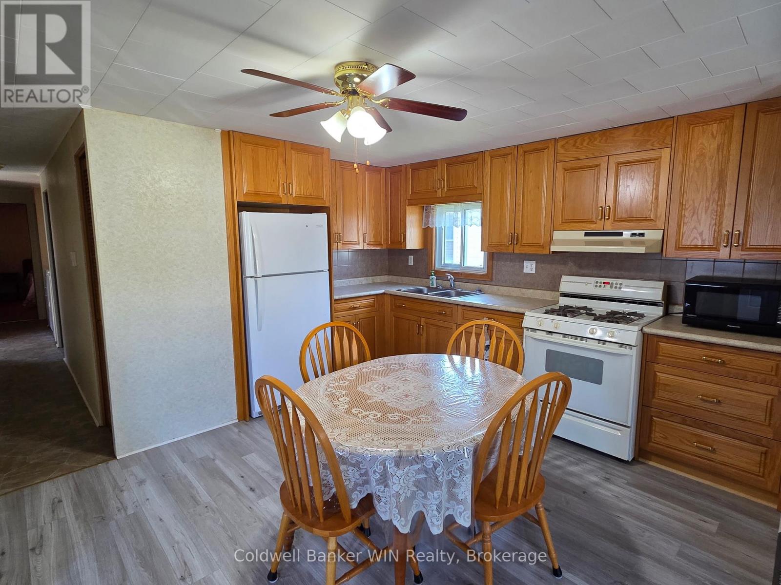 19 York Mews, Minto, Ontario  N0G 2P0 - Photo 2 - X13042056