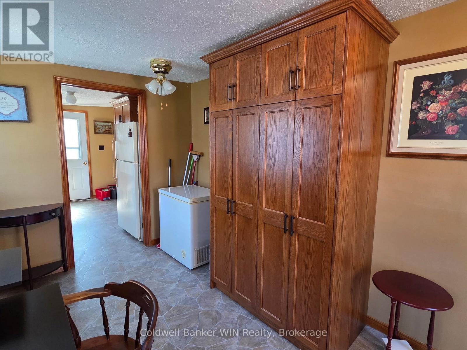 19 York Mews, Minto, Ontario  N0G 2P0 - Photo 3 - X13042056