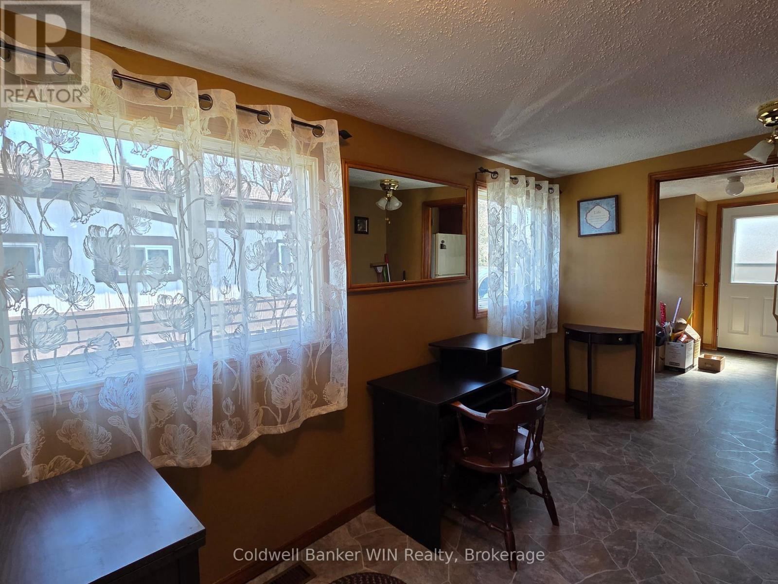 19 York Mews, Minto, Ontario  N0G 2P0 - Photo 4 - X13042056