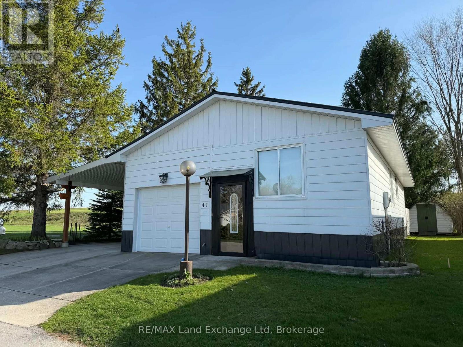 44 Briarwood Crescent, North Huron, Ontario  N0G 2W0 - Photo 2 - X13042108