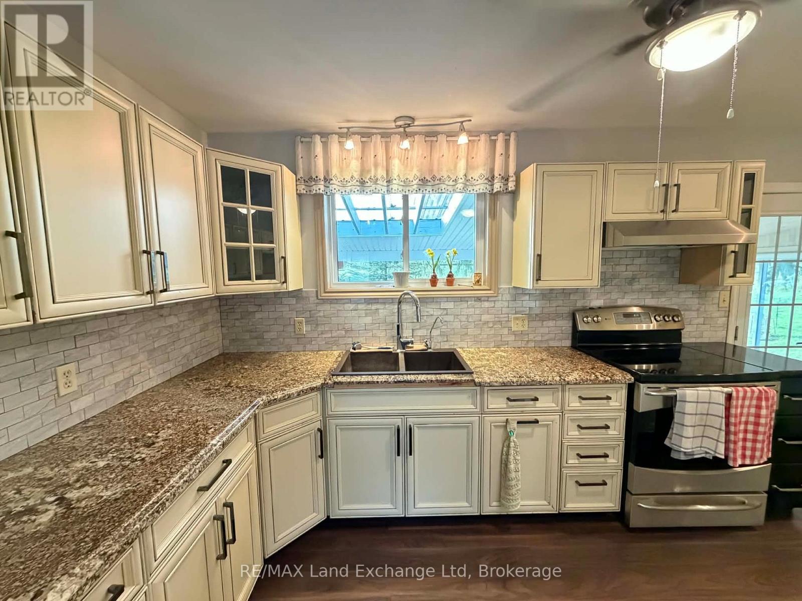 44 Briarwood Crescent, North Huron, Ontario  N0G 2W0 - Photo 8 - X13042108