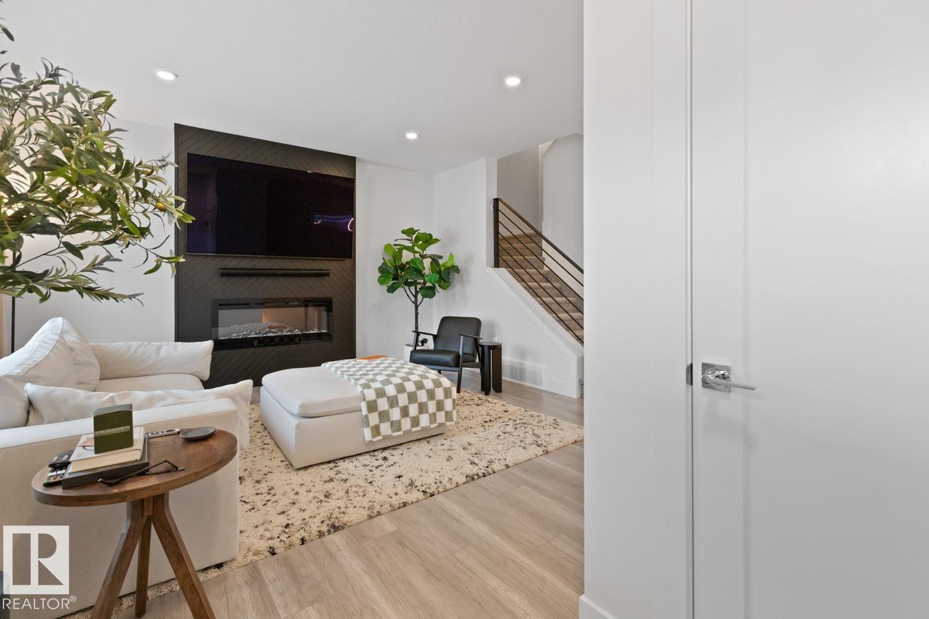 6023 180 Av Nw, Edmonton, Alberta  T5Y 3W9 - Photo 2 - E4484092